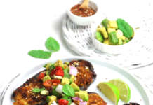 Bistecche vegan di melanzana con dadolata di avocado