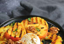 Grigliata mista di pesche e ananas al miele