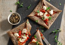 Galette bretonne con ricotta e pomodoro
