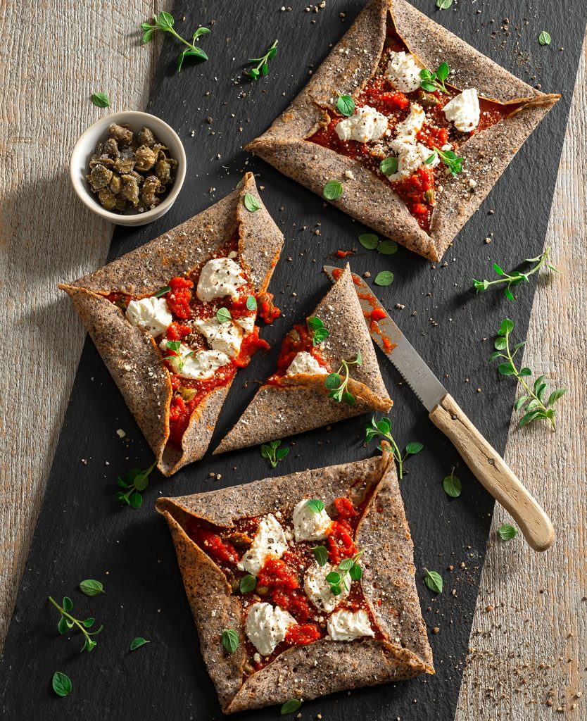 Galette bretonne con ricotta e pomodoro