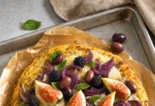 Rosti di patate con fichi, more e cipolle rosse