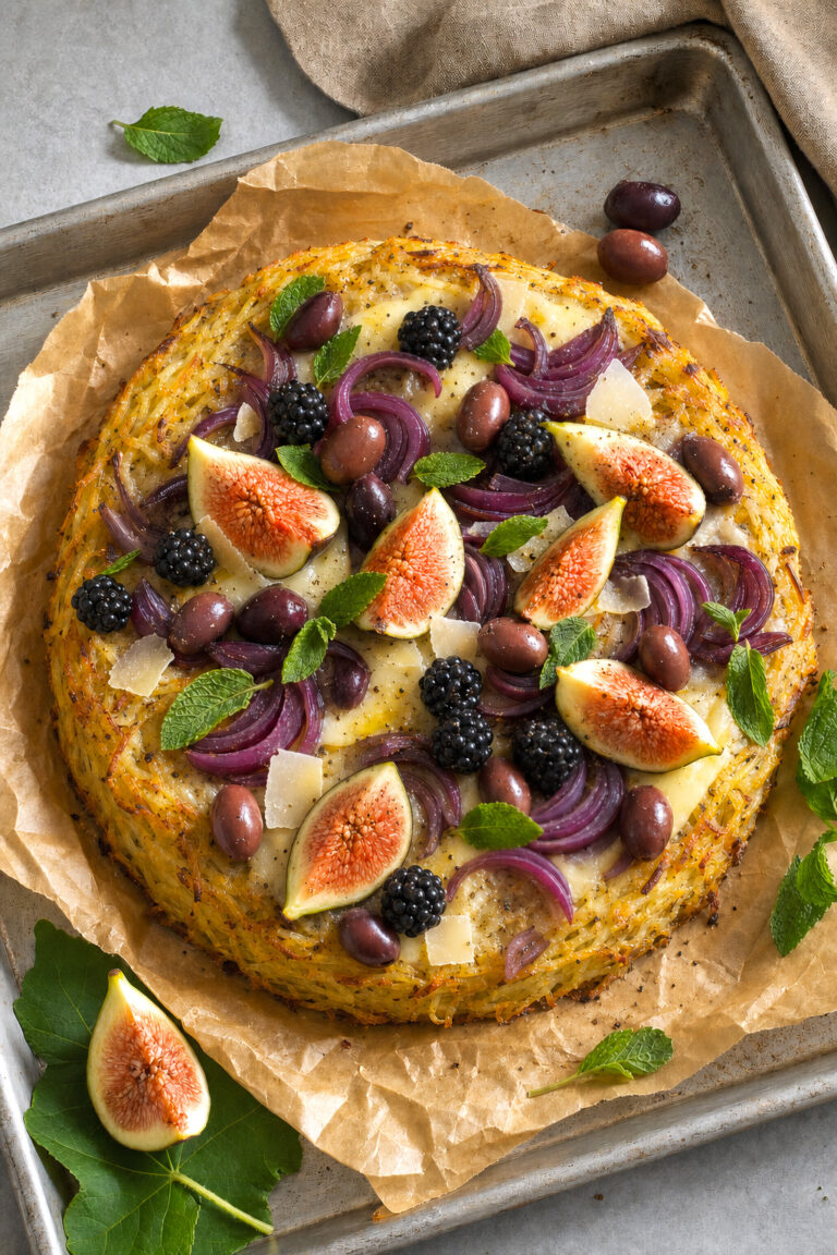 Rosti di patate con fichi, more e cipolle rosse