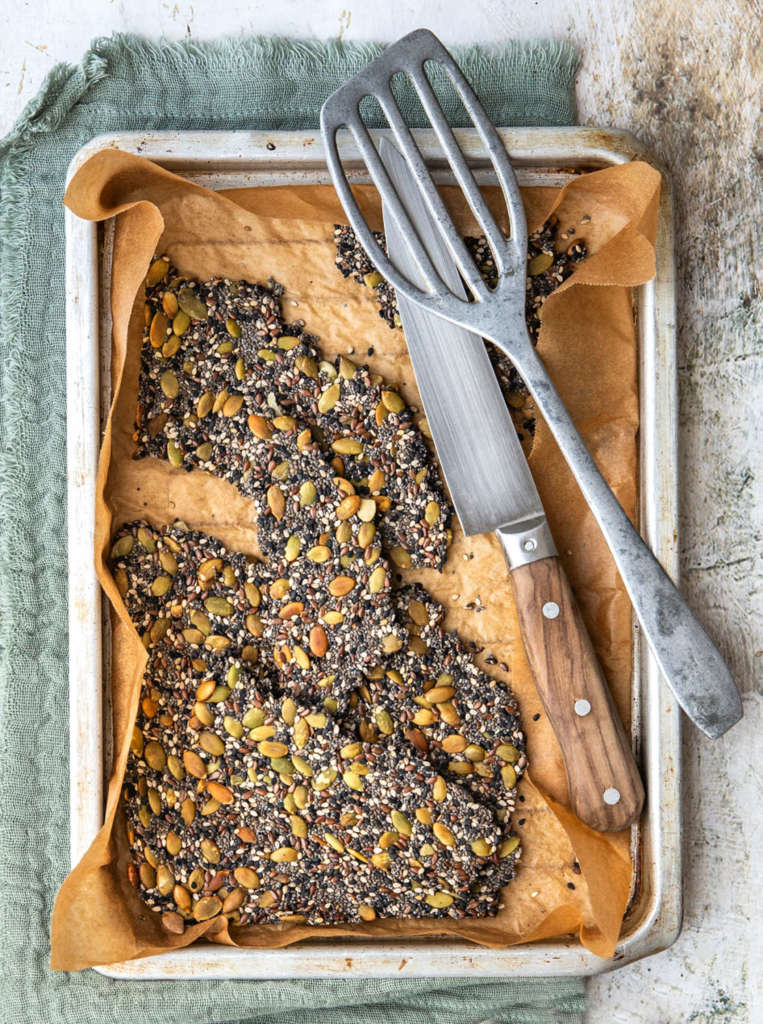 Cracker di semi misti all'acqua | zero farine - Cucina Naturale