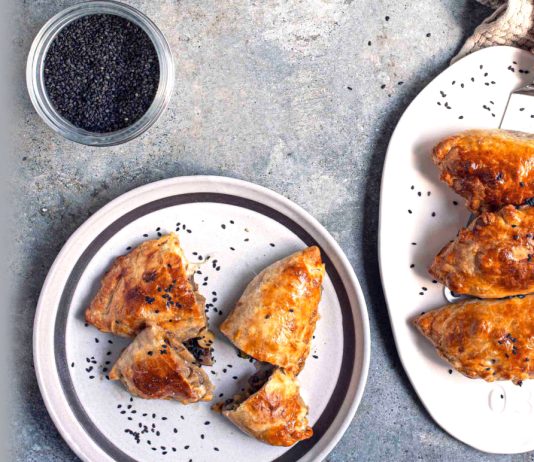 Empanadas ai funghi con fontina e porri al timo