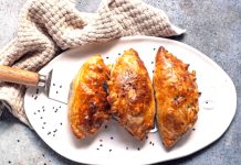 Empanadas ai funghi con fontina e porri al timo