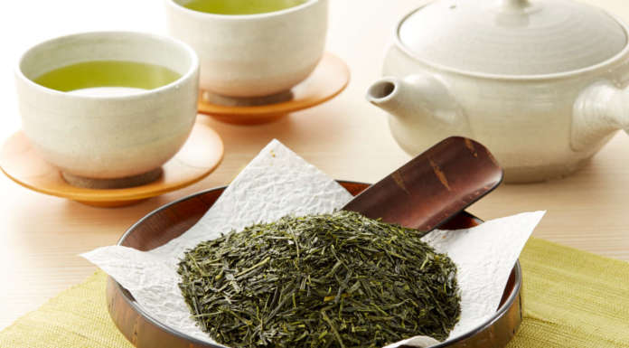 Testa stressata? Una tazza di tè verde può aiutare