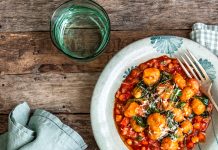 Gnocchi di zucca con ragù di cicerchie e spinacini