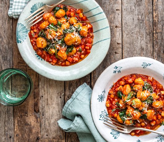 Gnocchi di zucca con ragù di cicerchie e spinacini