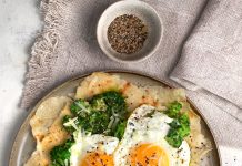 Pane frattau con uova, broccoletti e crema di mozzarella