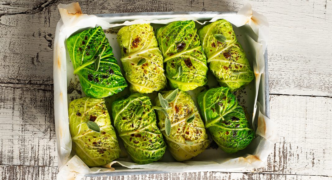 Involtini di verza alla salvia con patate e formaggio filante