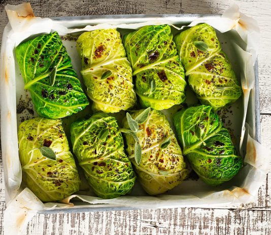 Involtini di verza alla salvia con patate e formaggio filante