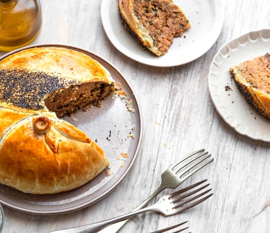 Polpettone vegetariano in crosta con legumi e funghi