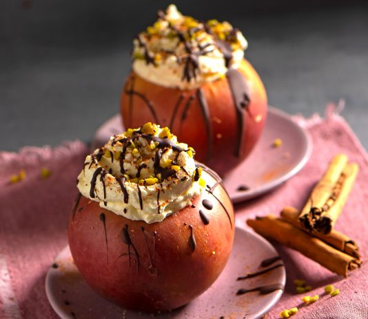 Mele rosse ripiene con amaretti e crema soffice