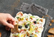 Feta board con puntarelle, noci e ravanelli