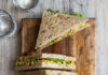 Vegan tuna salad sandwich con ceci e scarola