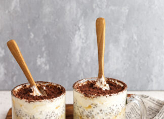 Tiramisù allo yogurt con semi di chia e miele