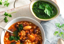 Minestra di fagioli e avena con bagnetto verde
