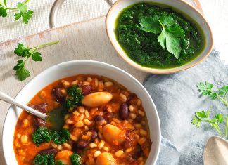 Minestra di fagioli e avena con bagnetto verde