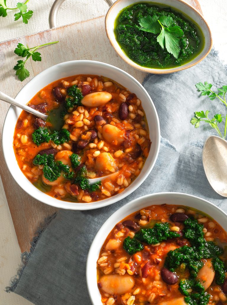 Minestra di fagioli e avena con bagnetto verde