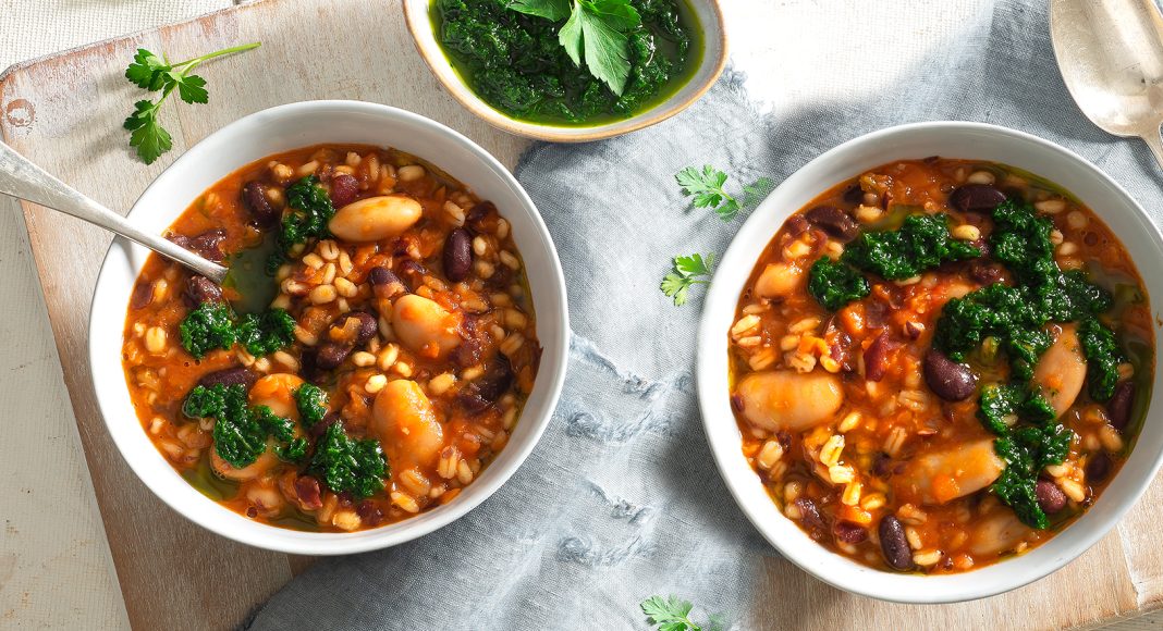 Minestra di fagioli e avena con bagnetto verde