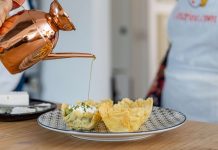 Cestini di parmigiano ripieni di spinaci e cipollotti