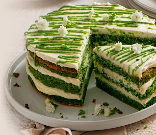 Green cake agli spinaci con ricotta e cioccolato bianco