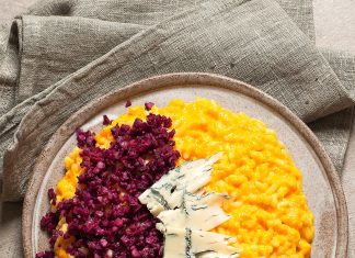 Risotto alle due carote con gorgonzola piccante e crumble viola