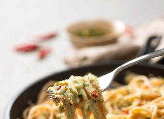 Spaghetti in crema d'aglio e peperoncino
