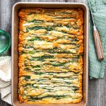 Torta salata croccante con agretti e brie