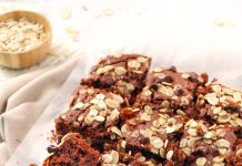 Brownies di avena, cioccolato e mandorle