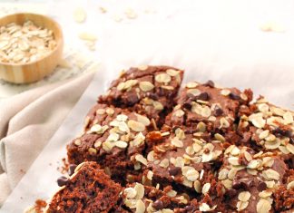 Brownies di avena, cioccolato e mandorle