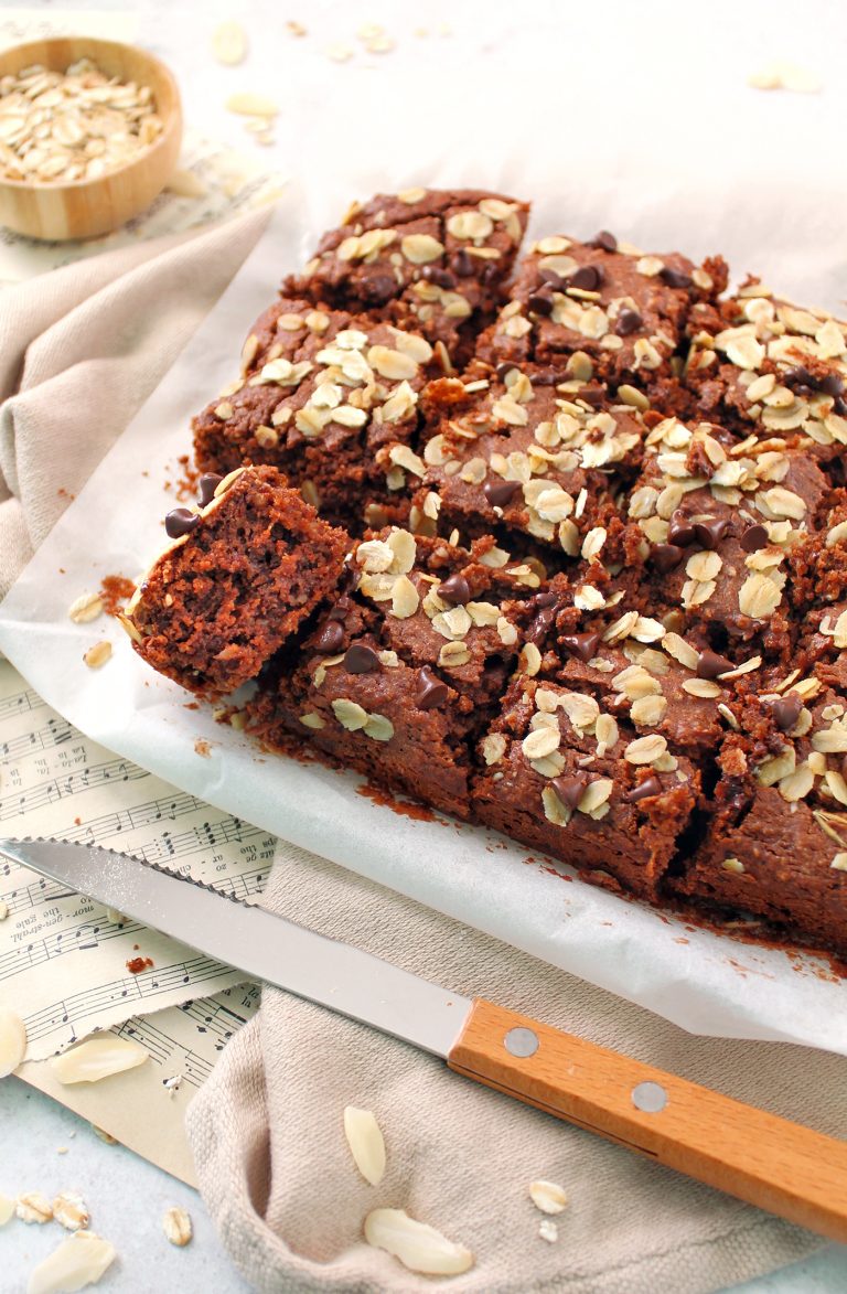 Brownies di avena, cioccolato e mandorle