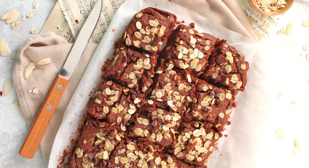 Brownies di avena, cioccolato e mandorle