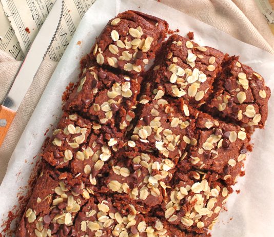 Brownies di avena, cioccolato e mandorle