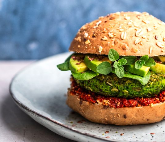 Burger di piselli, spinacini e avena