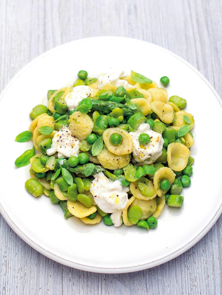 Orecchiette con verdure primaverili e stracciatella