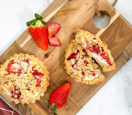 Sbriciolata ricotta e fragole senza burro