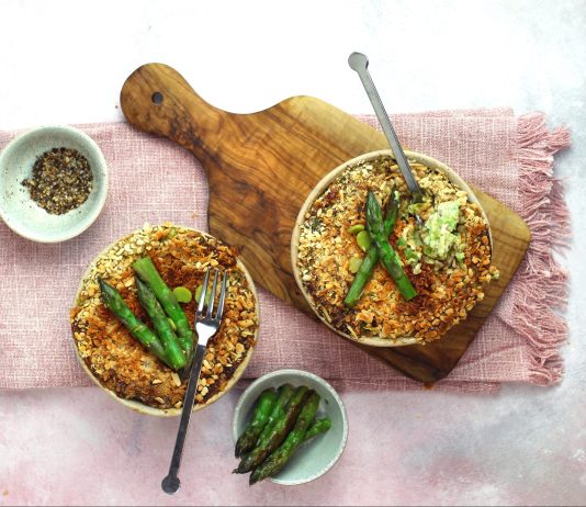 Tortini gratinati agli asparagi con mandorle e avena