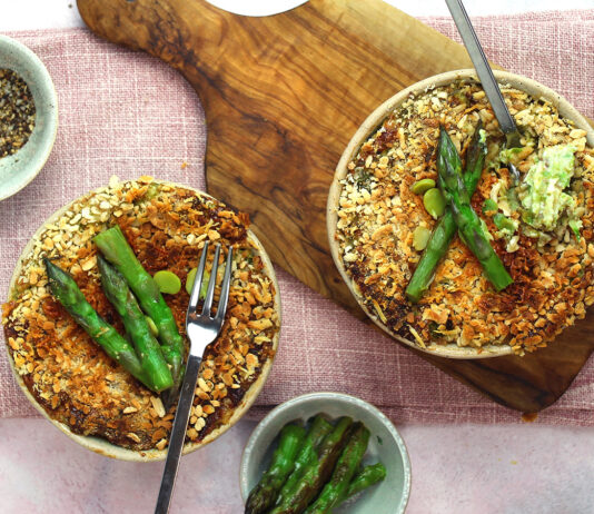Tortini gratinati agli asparagi con mandorle e avena