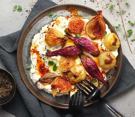 Cipolle miste su crema di feta