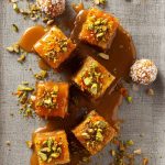 Cubotti di carote con caramello salato al cioccolato bianco