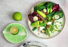 Insalata di cicorino, fave e semi con ricotta di mandorle