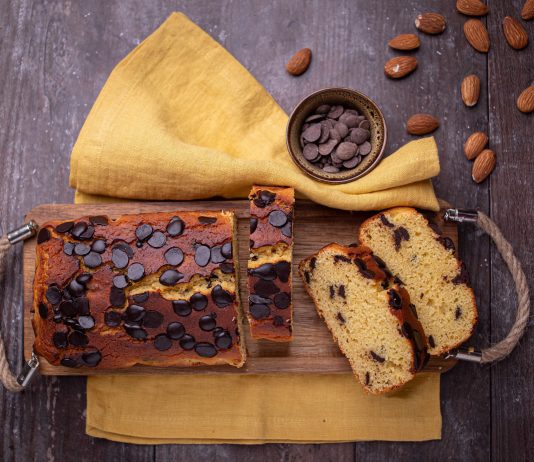 Plumcake senza glutine con farina di ceci e mandorle