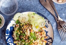 Tabulè di grano saraceno ai ceci con menta e prezzemolo