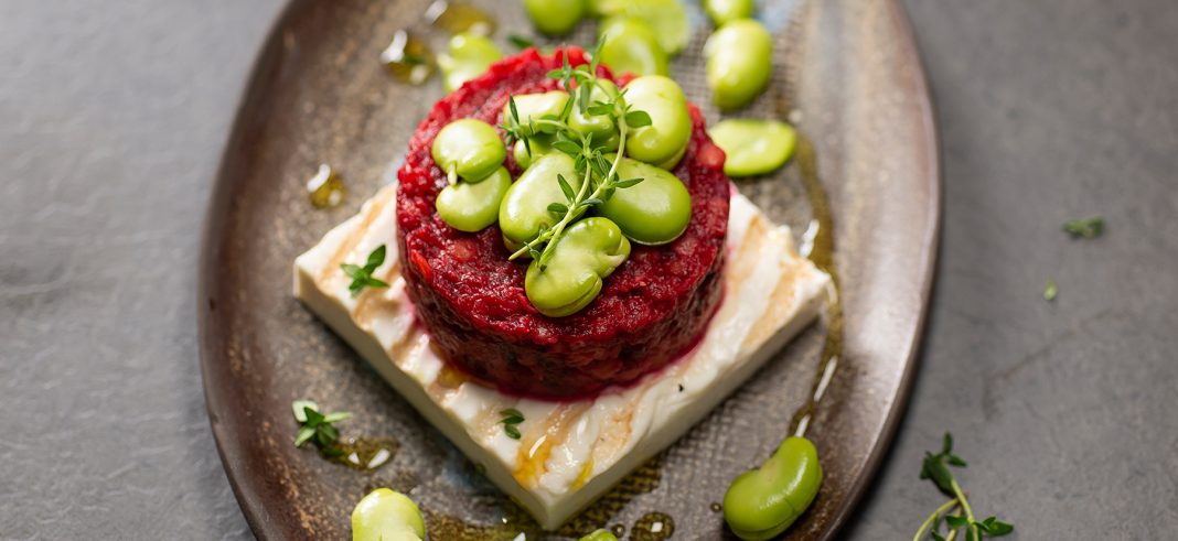 tartare-lenticchie-barbabietola Tartare di lenticchie rosse con primosale e fave fresche