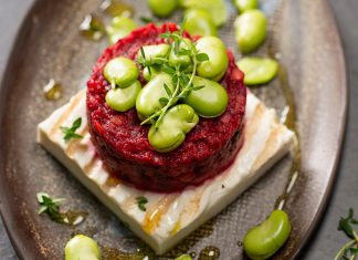 Tartare di lenticchie rosse con primosale e fave fresche