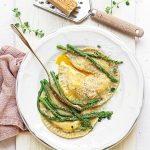 Tortelli giganti con ricotta, tuorli e asparagi