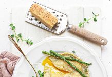 Tortelli giganti con ricotta, tuorli e asparagi