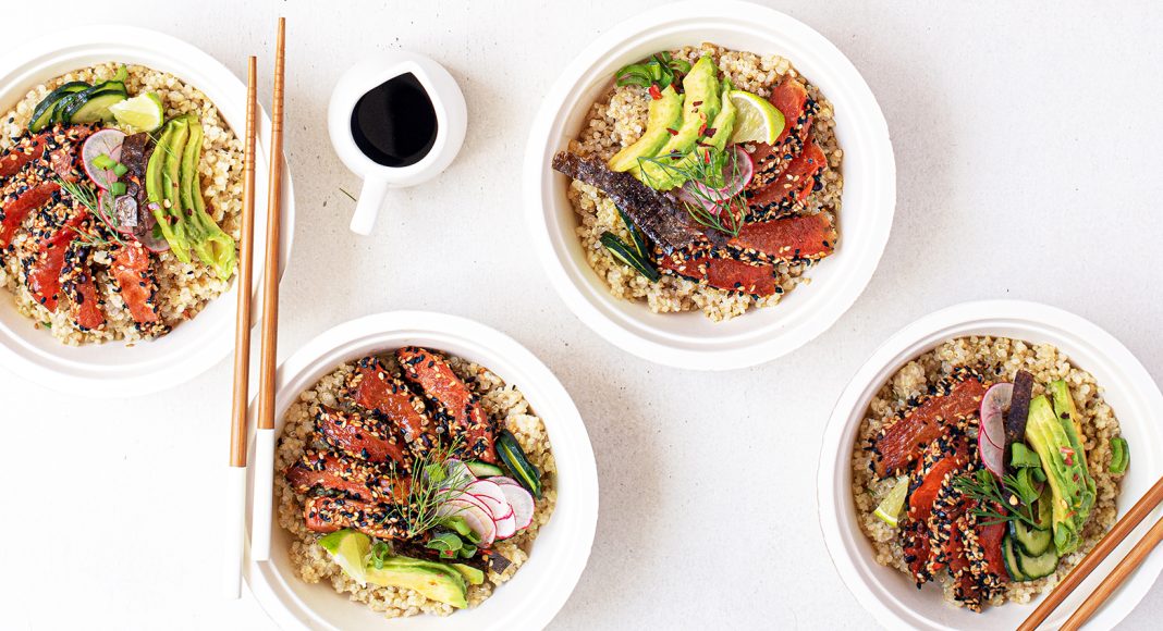 Bowl di quinoa con tataki di anguria marinata