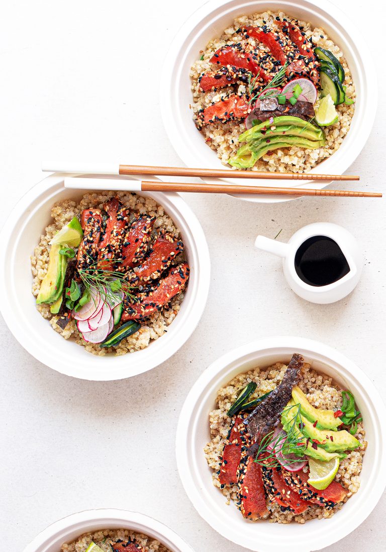 Bowl di quinoa con tataki di anguria marinata
